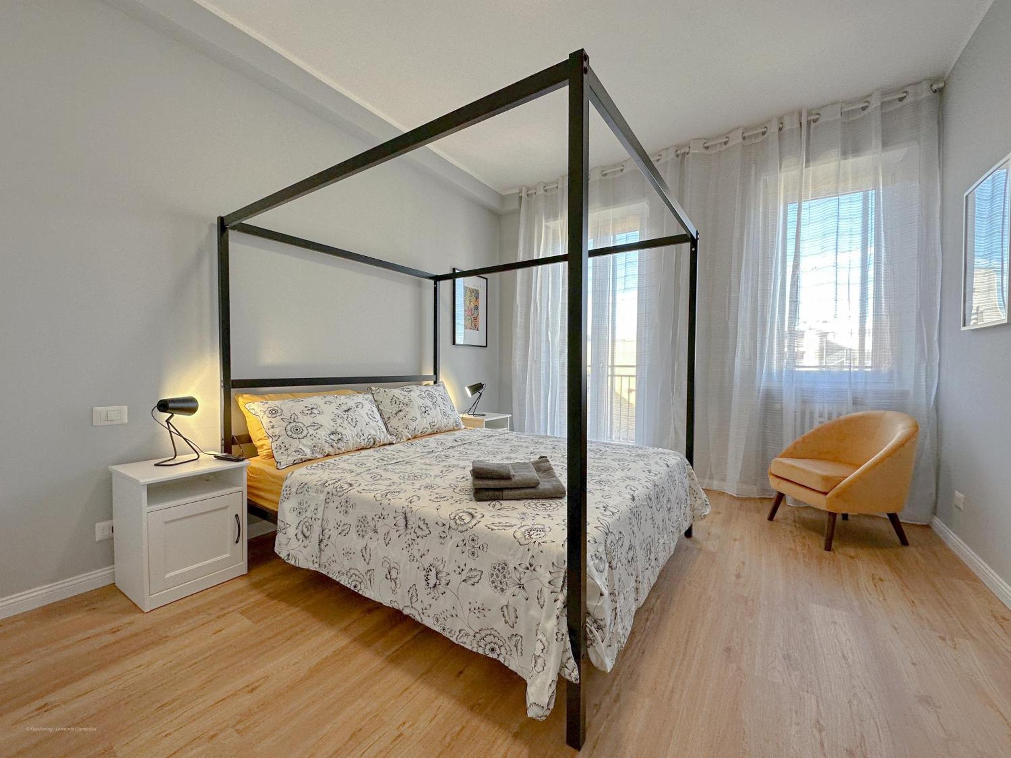 Torre 24 - Luxury Naviglio Suite Милан Экстерьер фото