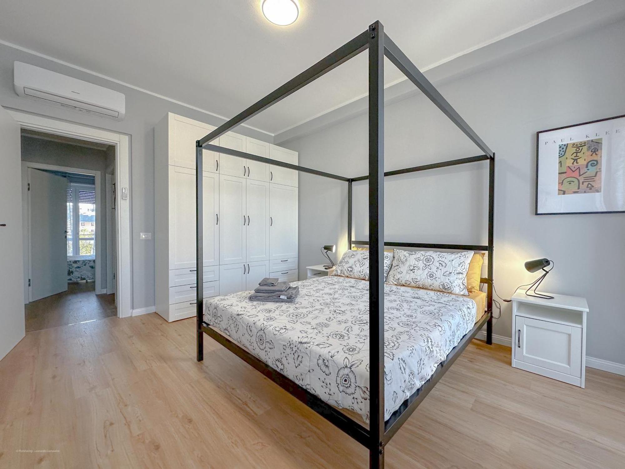 Torre 24 - Luxury Naviglio Suite Милан Экстерьер фото